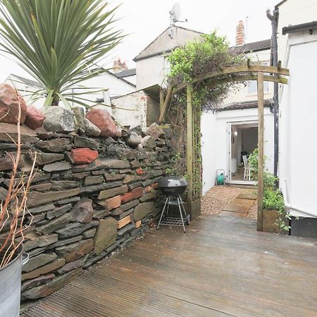 Spacious 4 Bedroom House- Walking Distance To City Centre & Great Backyard Cardiff Extérieur photo