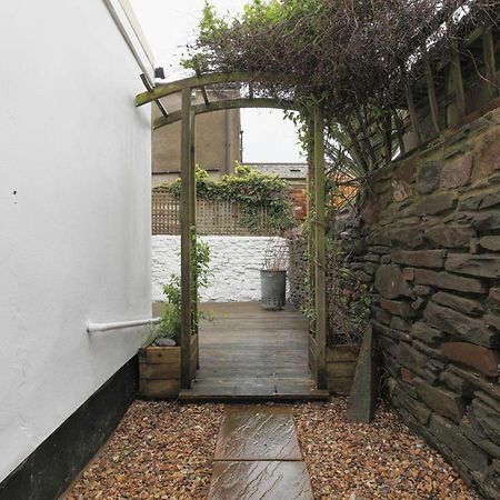 Spacious 4 Bedroom House- Walking Distance To City Centre & Great Backyard Cardiff Extérieur photo