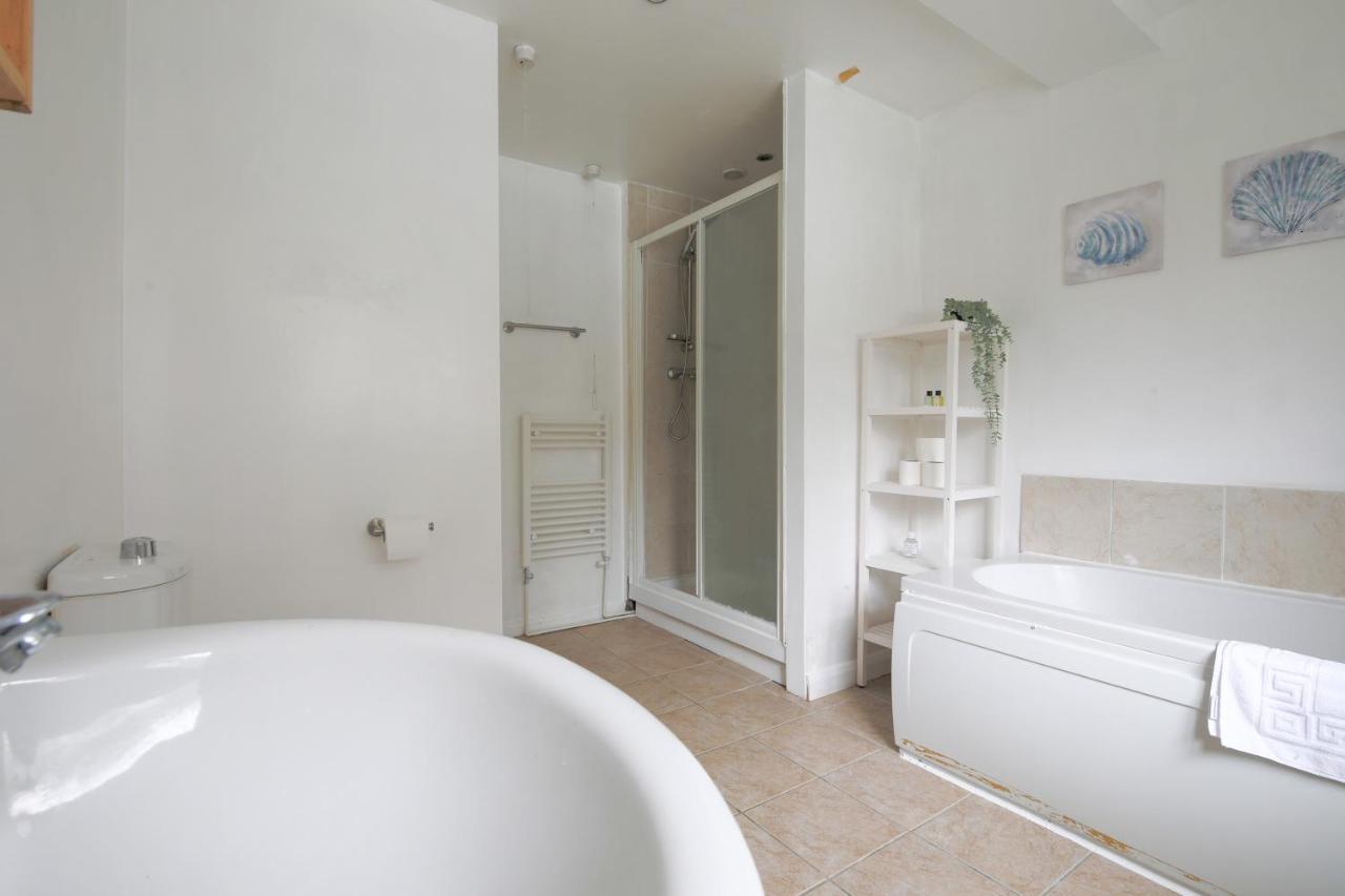 Spacious 4 Bedroom House- Walking Distance To City Centre & Great Backyard Cardiff Extérieur photo