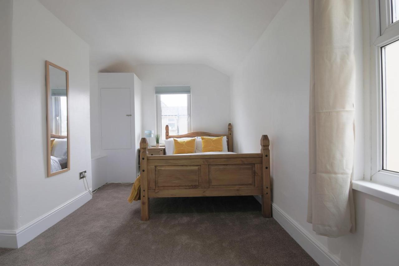 Spacious 4 Bedroom House- Walking Distance To City Centre & Great Backyard Cardiff Extérieur photo