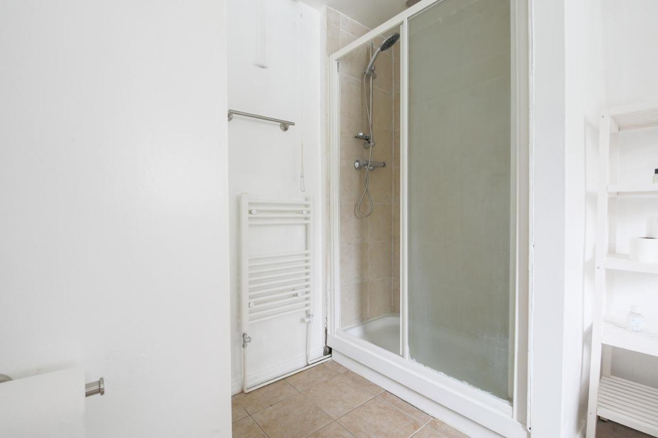 Spacious 4 Bedroom House- Walking Distance To City Centre & Great Backyard Cardiff Extérieur photo