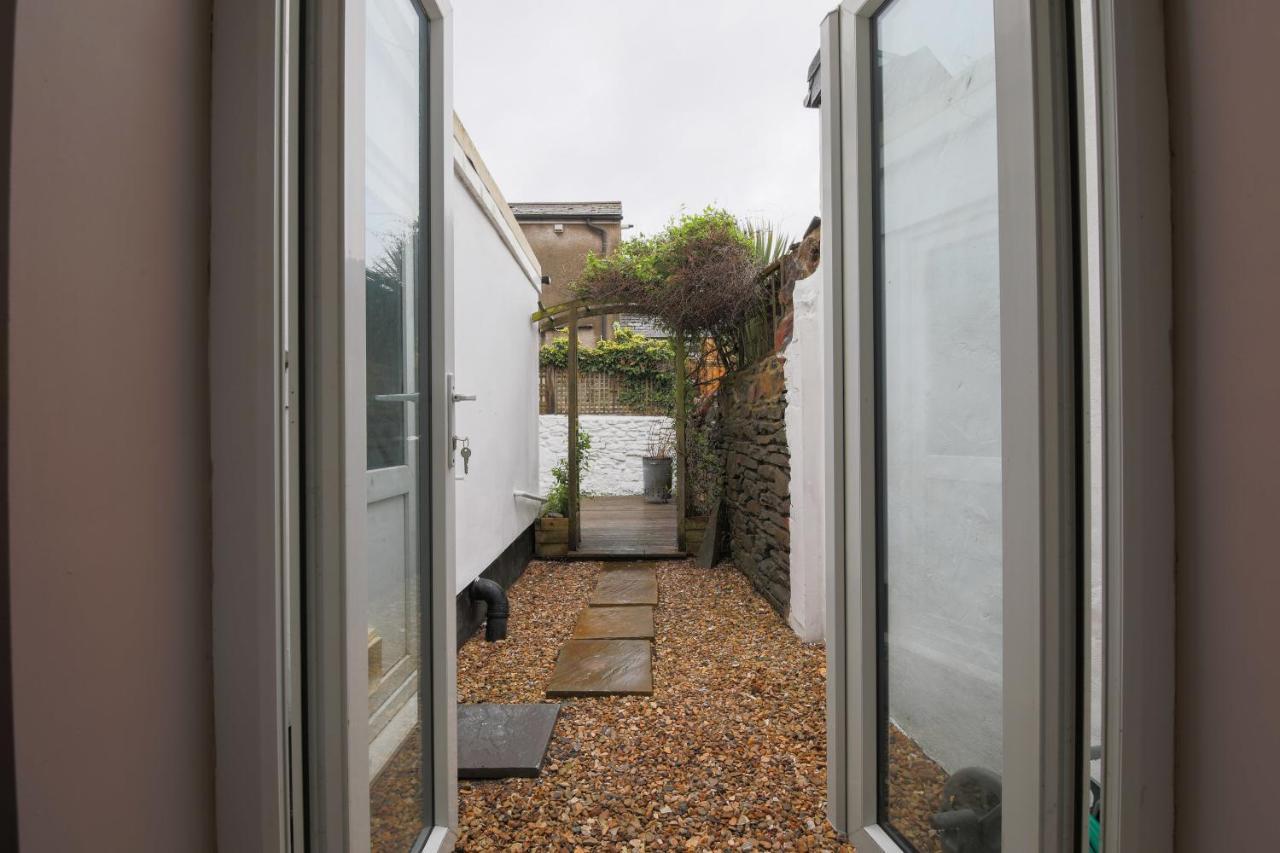 Spacious 4 Bedroom House- Walking Distance To City Centre & Great Backyard Cardiff Extérieur photo